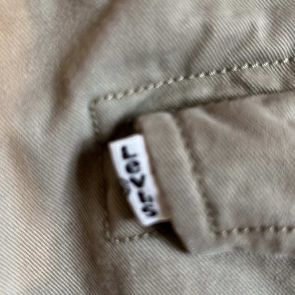 Men’s Levi’s khaki cargo shorts, size 31 - Picture 3 of 5